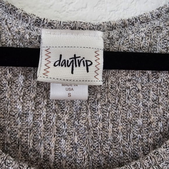 Cozy Gray Ribbed Sweater - Picture 6 of 7